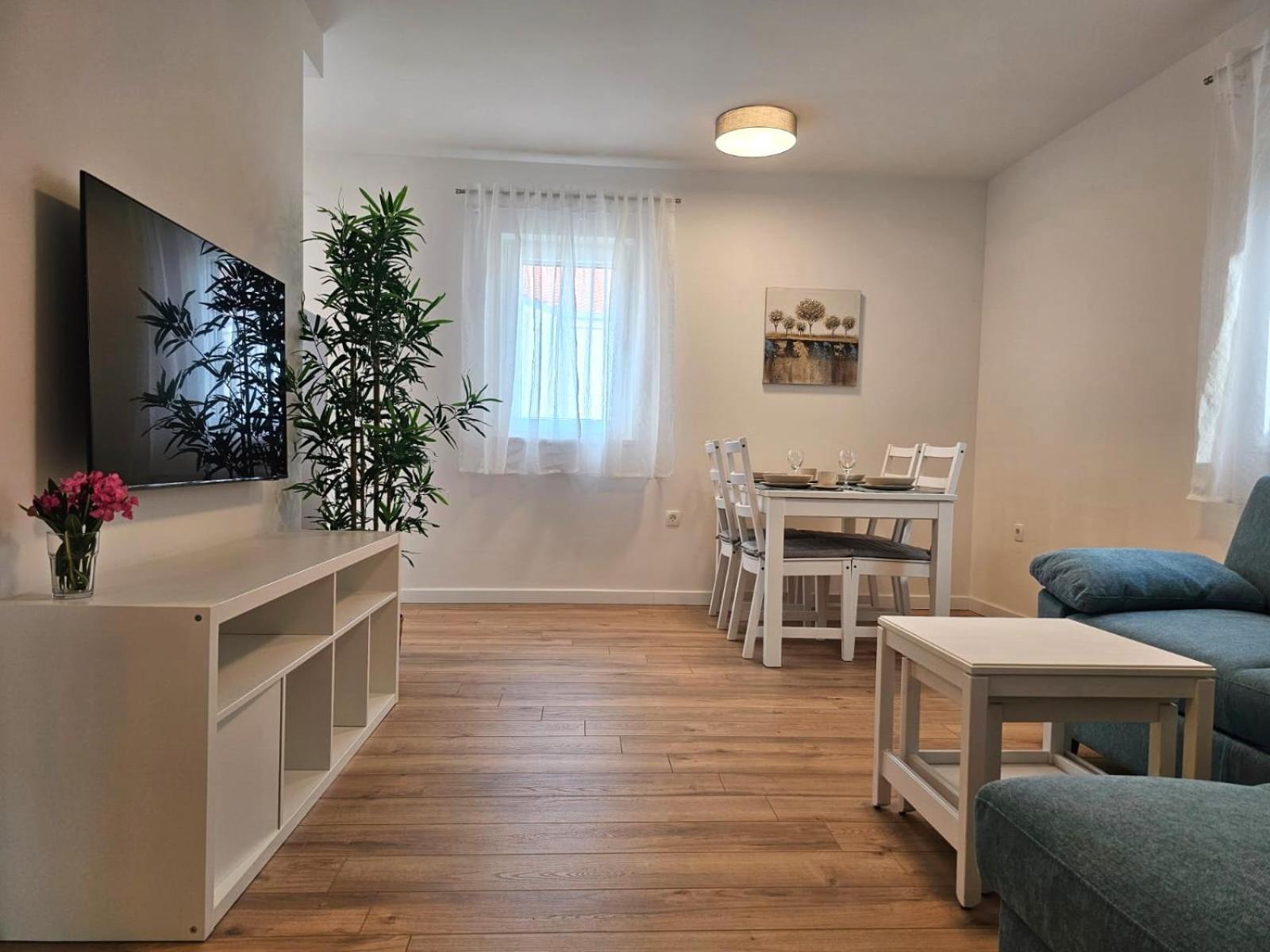 Apartments Miamare 2 Primošten Rom bilde