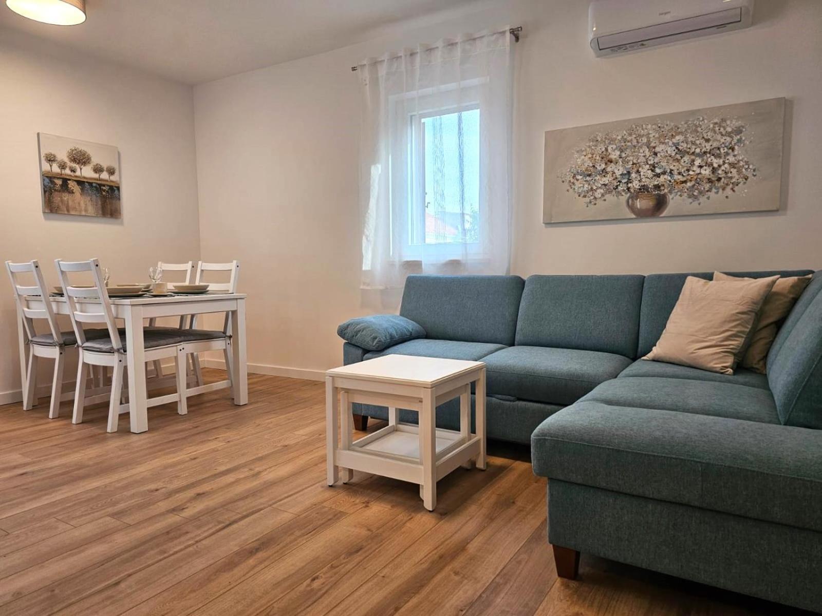 Apartments Miamare 2 Primošten Rom bilde